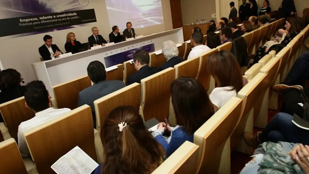 El conselleiro de Econom&iacute;a, en la  jornada organizada por la APD sobre 'Empresa, talento y creatividad' en Santiago.