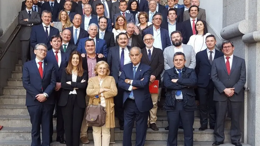 Nuevo pleno de la C&aacute;mara de Comercio de Pontevedra, Vigo y Vilagarc&iacute;a, constituido con la presencia de la directora xeral de Comercio (2&ordf; por la izq. en la 1&ordf; fila).