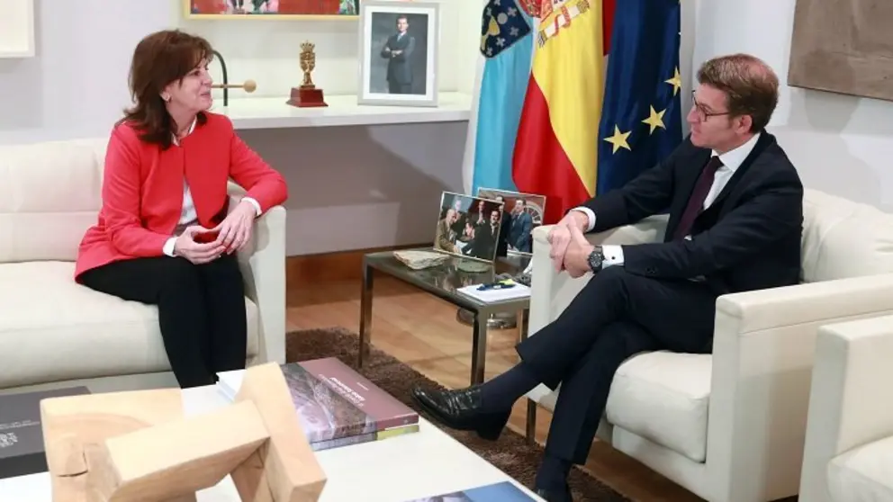 La presidenta de la SEPI, Pilar Platero, y el de la Xunta, Alberto N&uacute;&ntilde;ez Feij&oacute;o, en la reuni&oacute;n.