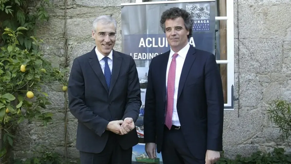 El conselleiro de Econom&iacute;a, Emprego e Industria, Francisco Conde y el presidente de Aclunaga, Marcos Freire.