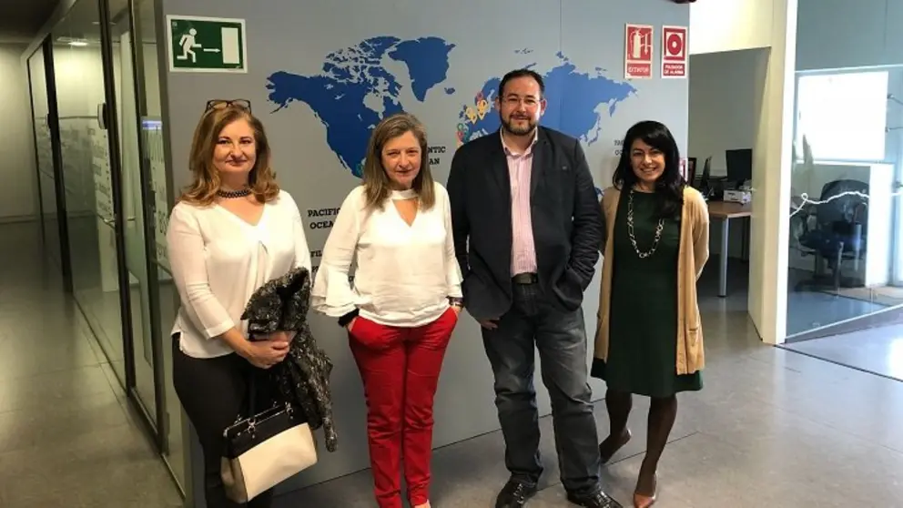 Teresa Pedrosa y Rosa Eguiz&aacute;bal visitaron las instalaciones de Optare Solutions en el Parque Tecnol&oacute;gico de Vigo.