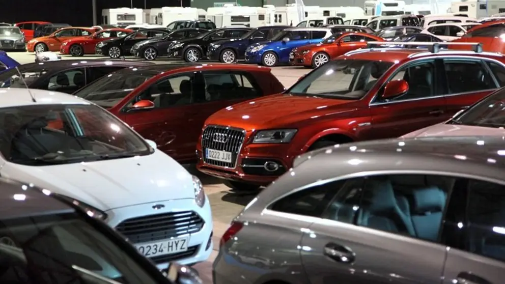 Veh&iacute;culos en exposici&oacute;n en el I Sal&oacute;n Motor OKasi&oacute;n.