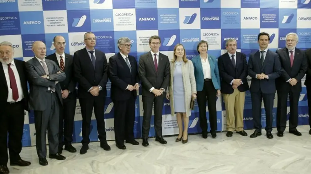 Autoridades presente en el acto de entrega de las medallas de ANFACO.
