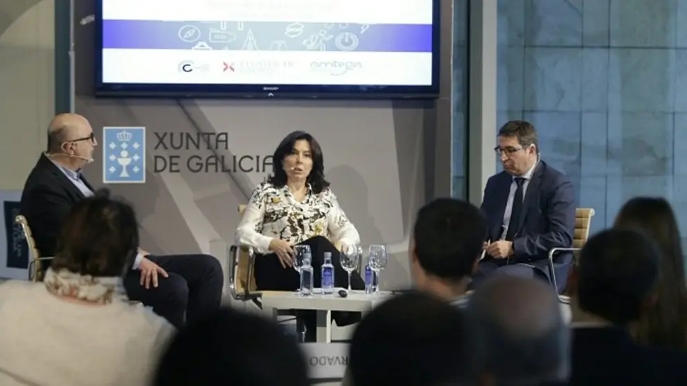 La directora de AMTEGA junto a los presidentes de los Cl&uacute;sters TIC y Audiovisual.