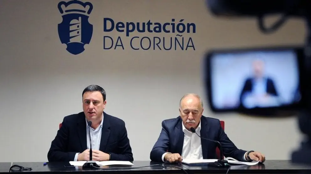 O presidente da Deputaci&oacute;n da Coru&ntilde;a, Valent&iacute;n Gonz&aacute;lez, e o deputado de Promoci&oacute;n Econ&oacute;mica e Emprego, Jos&eacute; Luis Garc&iacute;a, na presentaci&oacute;n dos datos do PEL.