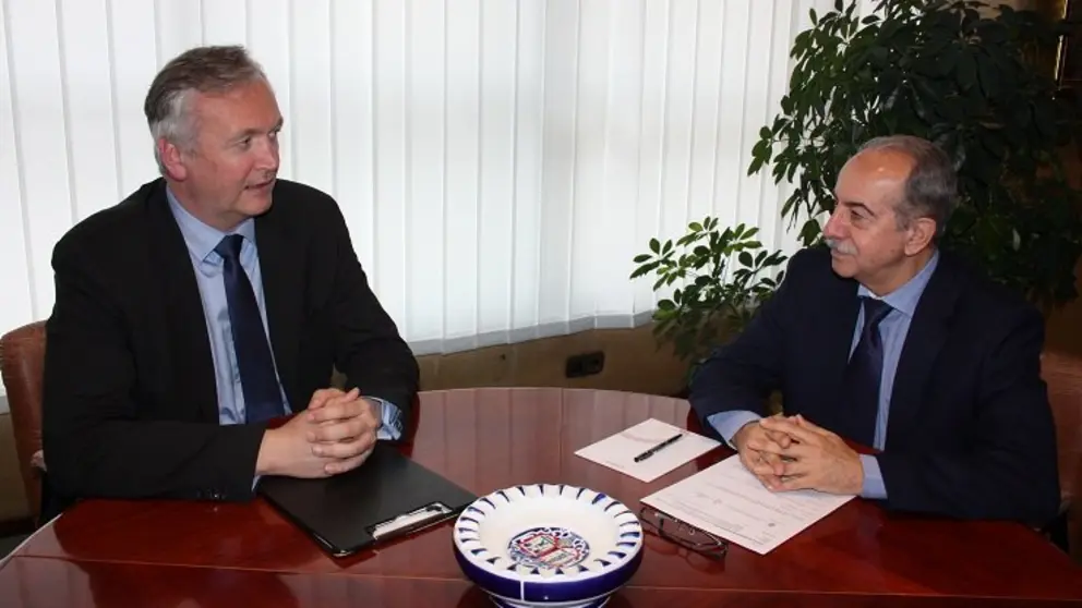 Didier Denayer y Antonio Couceiro, en la C&aacute;mara herculina.