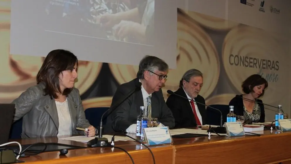 Luisa Boquete Directora del &Aacute;rea de Programas de la Axencia Galega
de Innovaci&oacute;n &ndash; GAIN
D. Juan Manuel Vieites Secretario General de ANFACO-CECOPESCA
D. Juan Luis Elorriaga Presidente de AER
D&ntilde;a. Nuria Ma Arribas Directora de I+D+i de FIAB