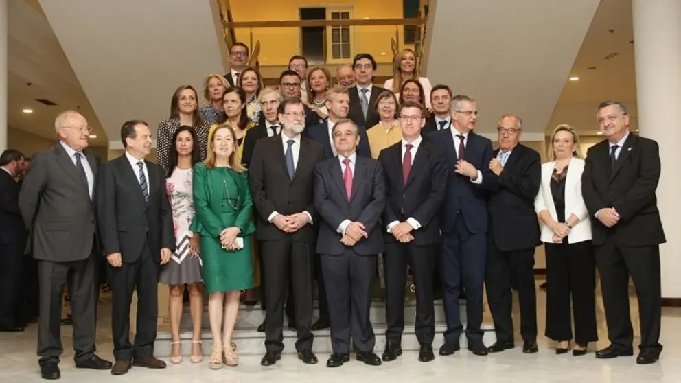 Foto de las autoridades y los socios del C&iacute;rculo de Empresarios de Galicia.