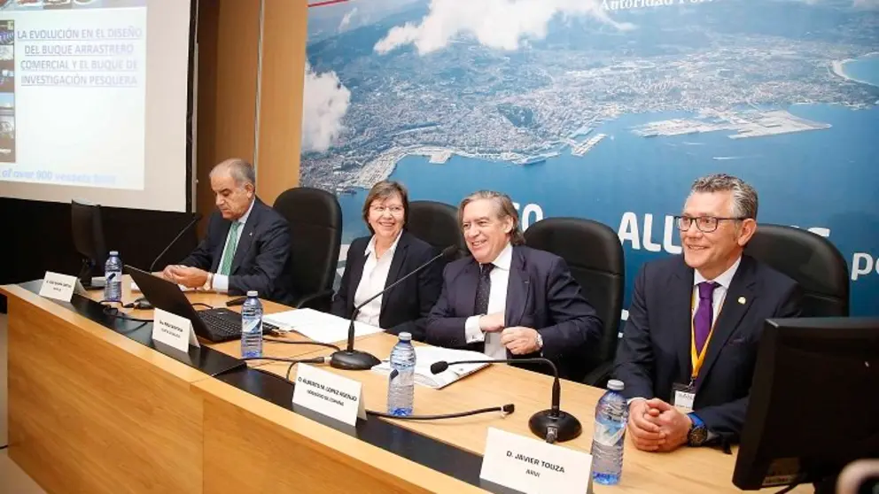 Jos&eacute; Garc&iacute;a Costas, Rosa Quintana, Alberto L&oacute;pez-Asenjo y Javier Touza en la apertura de la mesa redonda sobre &ldquo;Construcciones de buques pesqueros pesqueros 4.0&rdquo; en Navalia.