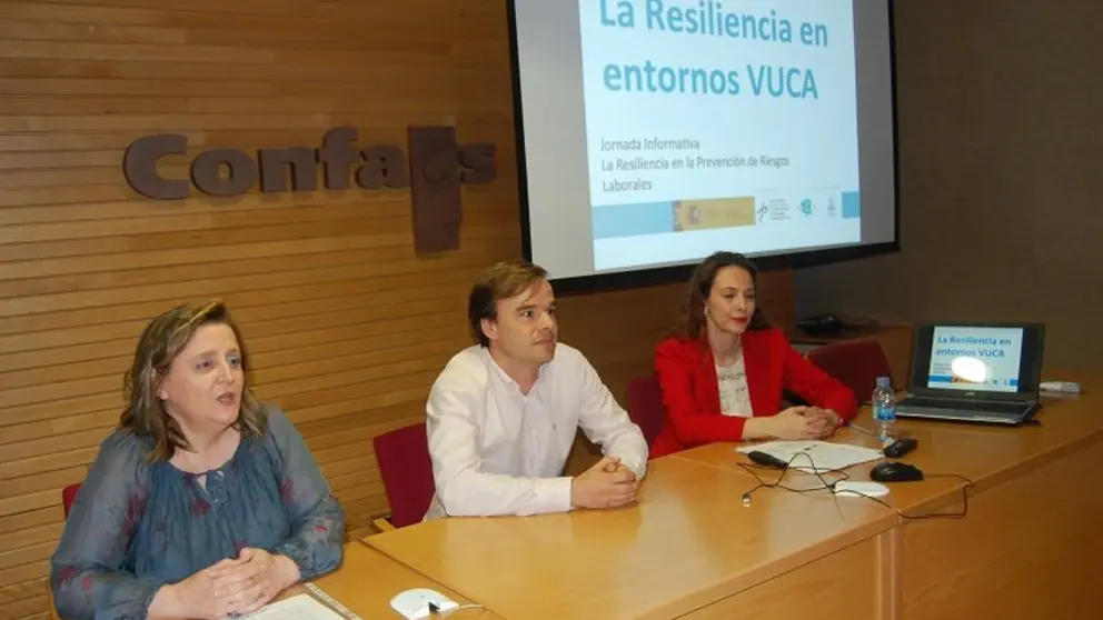 La charla sobre "Resiliencia en entornos VUCA" tuvo lugar en la sede de Confaes en Salamanca.