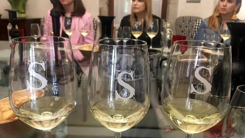 Los prescriptores irlandeses visitaron bodegas de R&iacute;as Baixas y participaron en catas.