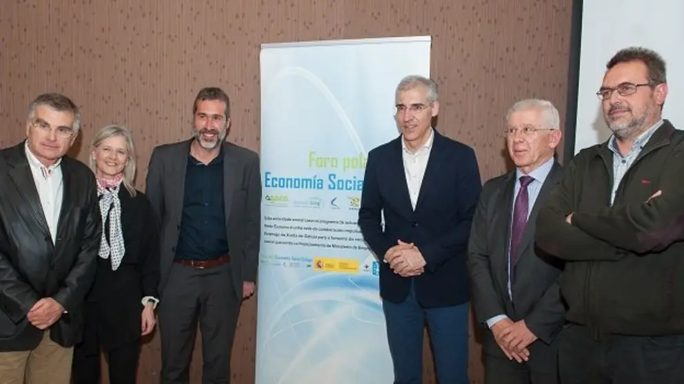 Jos&eacute; Antonio V&aacute;zquez (Cegasal); Covadonga Toca, secretaria xeral de Emprego; C&eacute;lso G&aacute;ndara, voceiro do Foro; Francisco Conde, conselleiro de Econom&iacute;a e Emprego e Industria, y Jos&eacute; Montes, presidente de Agaca.