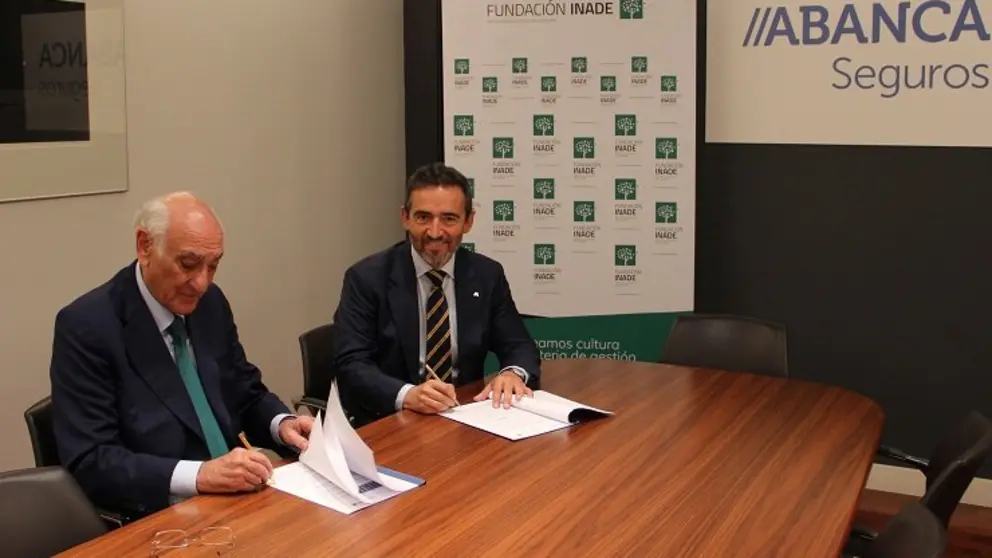 El acuerdo fue formalizado por y Antonio Cobi&aacute;n Varela, presidente del Patronato de Fundaci&oacute;n Inade, y &Aacute;lvaro Garc&iacute;a Di&eacute;guez, director general
de ABANCA Seguros, .