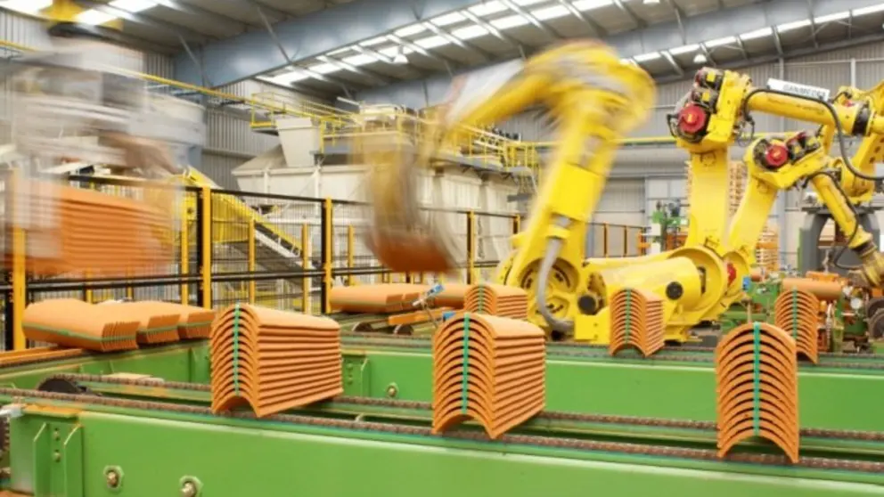 Elaboraci&oacute;n de tejas en la f&aacute;brica de Verea en Mes&iacute;a (A Coru&ntilde;a).