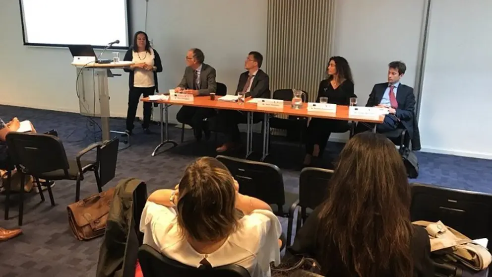 La t&eacute;cnica Bel&eacute;n Mendoza expuso en Bruselas los datos del programa Pre-Solve desarrollado por la C&aacute;mara compostelana.