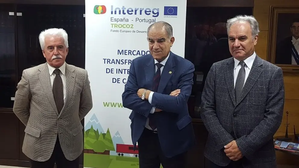 Jos&eacute; Garc&iacute;a Costas, presidente de la C&aacute;mara de Comercio de Pontevedra, Vigo y Vilagarc&iacute;a de Arousa; Ram&oacute;n Alonso Fern&aacute;ndez, Presidente de ASETRANSPO; y Antonio Crespo Iglesias,