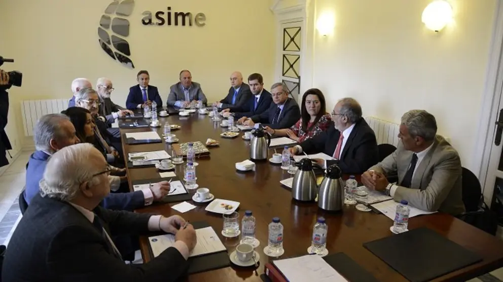 Directivos de Asime y Confemetal durante la reuni&oacute;n.