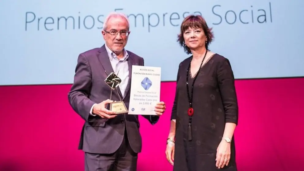 El director de Marketing de Gadis, Antonio Cort&eacute;s, recogi&oacute; el premio concedido por la Fundaci&oacute;n Mundo Ciudad.