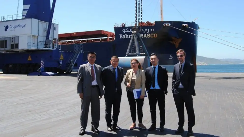 La delegaci&oacute;n china en el Puerto Exterior de A Coru&ntilde;a.