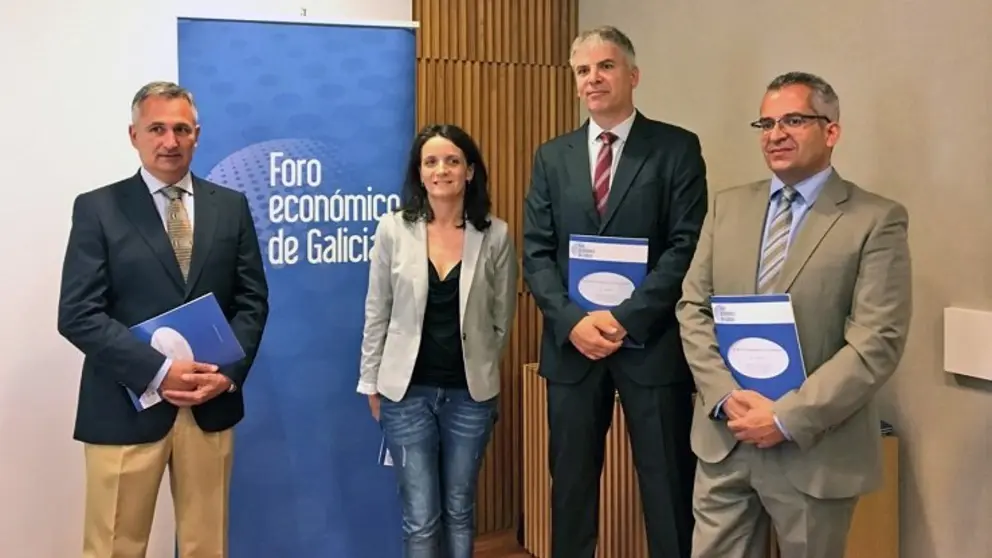 El informe fue presentado por los miembros del Foro Econ&oacute;mico de Galicia Francisco Armesto, Sara Fern&aacute;ndez, Santiago Lago y Patricio S&aacute;nchez.