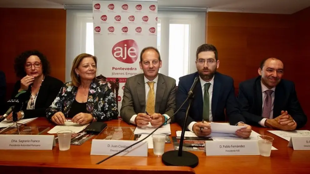Sagrario Franco, Juan Cividanes, Pablo Fern&aacute;ndez, en la entrega del II Premio R&iacute;a de Arousa.