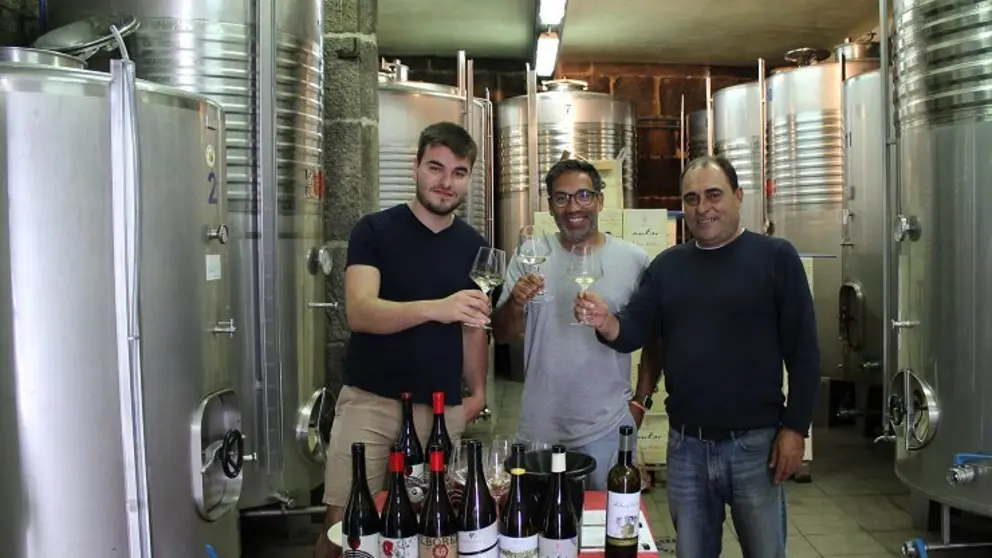 Los importadores de Canad&aacute; y EEUU visitaron media docena de bodegas en la D.O. Ribeiro.