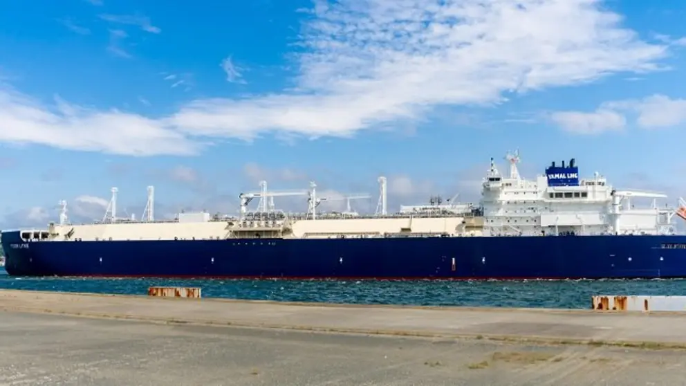 El buque "Fedor Litke" en el puerto de Mugardos.