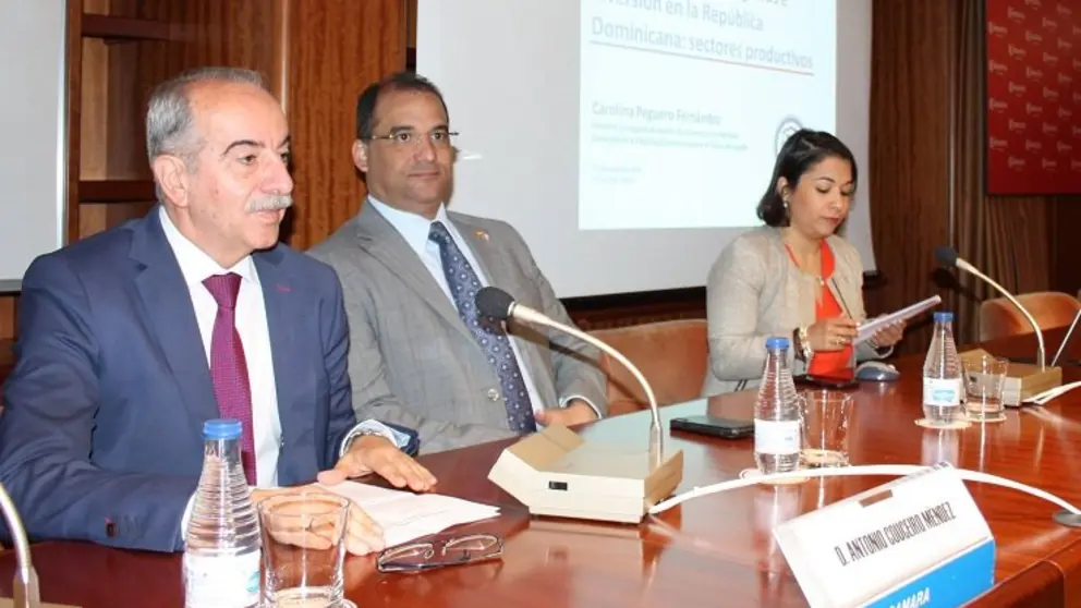 El presidente de la C&aacute;mara de A Coru&ntilde;a, junto al embajador de la Rep&uacute;blica Dominicana en Espa&ntilde;a.