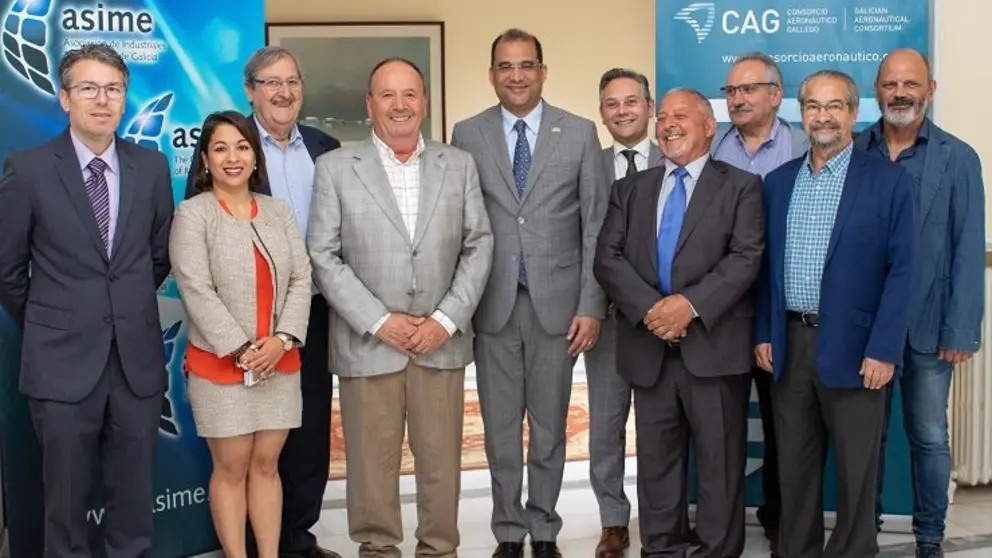 Miembros de Asime junto a la delegaci&oacute;n de la Embajada de la Rep&uacute;blica Dominicana.