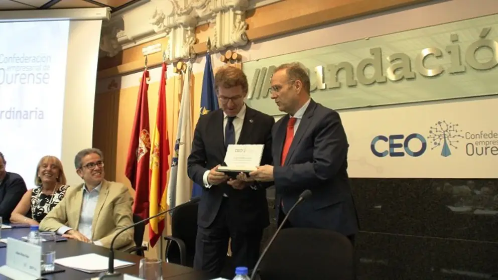 Alberto N&uacute;&ntilde;ez Feij&oacute;o y Jos&eacute; Manuel P&eacute;rez Canal en un momento de la asamblea de la CEO.