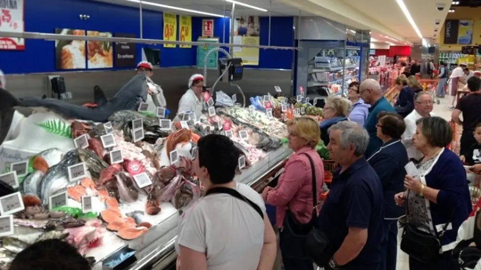 Secci&oacute;n de pescader&iacute;a en un supermercado Gadis.