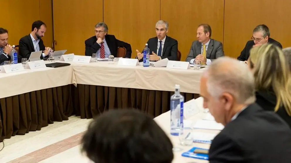 Francisco Conde clausur&oacute; la mesa de trabajo sobre Avances na Estratexia Integral de Optimizaci&oacute;n Lox&iacute;stica de Galicia enmarcada na Axenda Industria 4.0. Na sala Obradoiro do hotel Puerta del Camino (r&uacute;a Miguel Ferro Caaveiro, s/n.
Foto Xo&aacute;n Crespo
02/07/2018