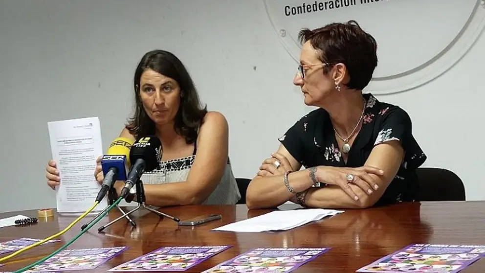Ester Mari&ntilde;o e Mar&iacute;a Xos&eacute; Garc&iacute;a, na rolda de prensa de presentaci&oacute;n da mobilizaci&oacute;n./CIG.