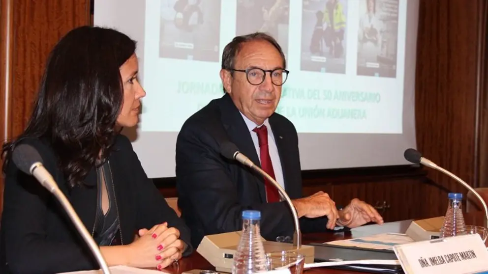 Imelda Capote y Gonzalo Ortiz en la apertura de la jornada sobre el 50&ordm; aniversario de la Uni&oacute;n Aduanera.