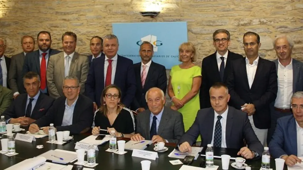 Asistentes a la reuni&oacute;n de la Plataforma Atl&aacute;ntico Noroeste, en la sede de la CEG.
