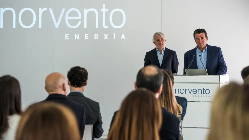 Pablo Fern&aacute;ndez Castro, presidente y fundador de Norvento, V&iacute;ctor Nogueira, presidente de la Asociaci&oacute;n Gallega de la Empresa Familiar.