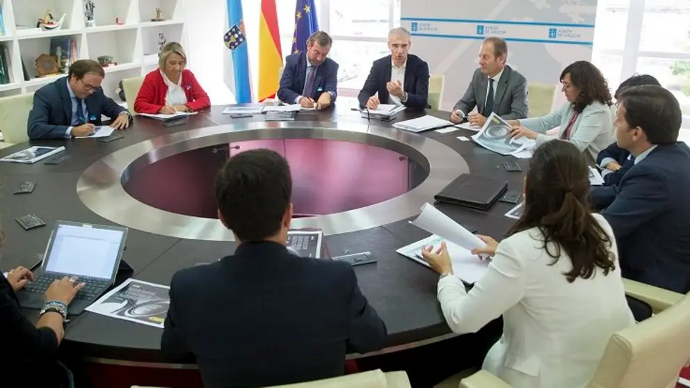 Reuni&oacute;n de Francisco Conde con directivos de Sernauto, Anfac y Ceaga./ X.CRESPO.
