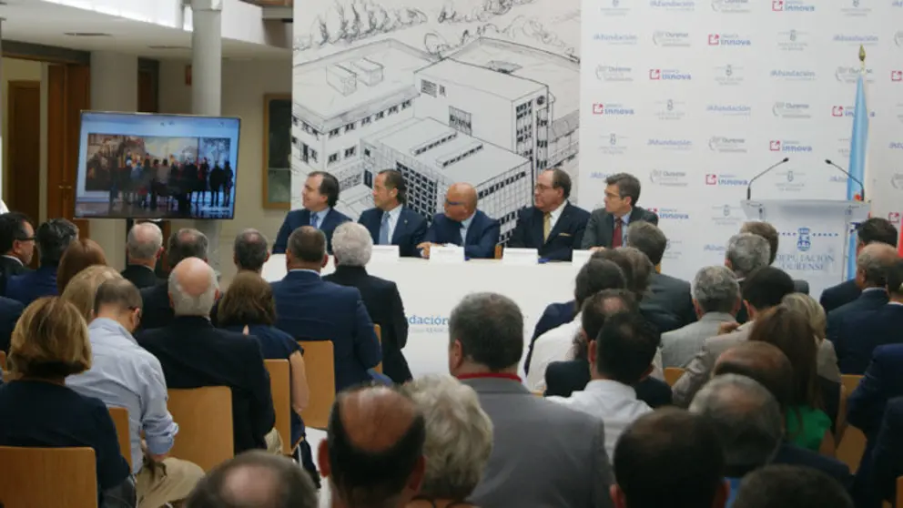 Francisco Botas, Juan Carlos Escotet, Manuel Baltar, Miguel &Aacute;ngel Escotet y Jos&eacute; Mar&iacute;a Pascual en la presentaci&oacute;n del centro "Abanca Innova Ourense Provincia Intelixente"./P.L