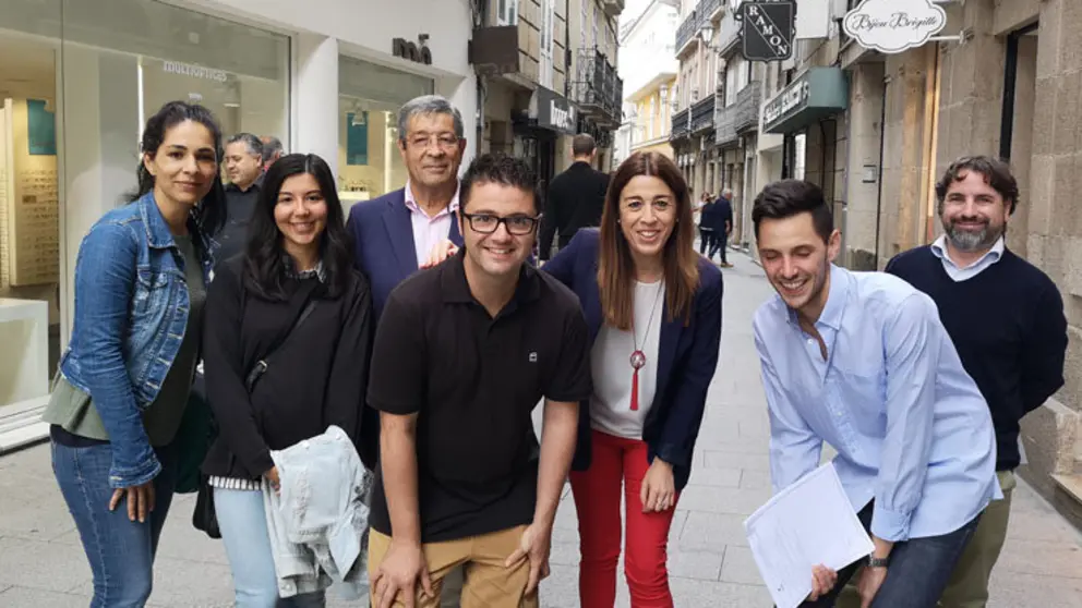 La directora xeral de Comercio (centro) con miembros de la Federaci&oacute;n Galega de Comercio, en Lugo.