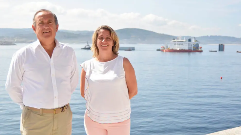 Enrique Losada supervis&oacute; la operaci&oacute;n de embarque en Punta Langosteira.