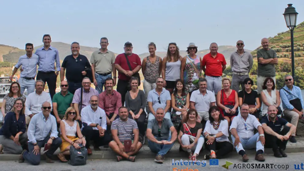Asistentes a la reuni&oacute;n transnacional de coordinaci&oacute;n del proyecto AGROSMARTcoop en AgroSemana Portugal.