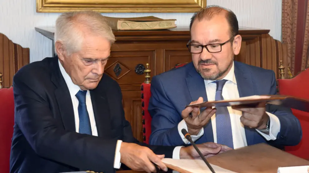 O&nbsp;reitor da Universidade de Santiago de Compostela, Antonio L&oacute;pez D&iacute;az, e o presidente do grupo Aresa, &Aacute;lvaro Rodr&iacute;guez Eiras