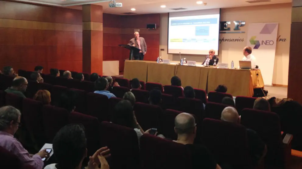 Asistentes al taller para la digitalizaci&oacute;n Industria 4.0 organizado por INEO en Vigo.