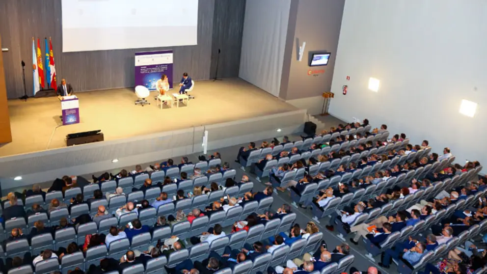 Asistentes a la cumbre empresarial y pol&iacute;tica de la Plataforma Atl&aacute;ntico Noroeste en Gij&oacute;n.