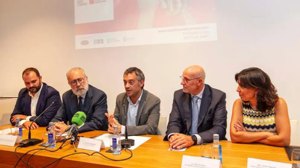 Bernardo Rodr&iacute;guez, Mariano G&oacute;mez-Ulla, Xulio Ferreiro, Carlos Grau y Mar Pereira presentaron la I Mobile Week Coru&ntilde;a.