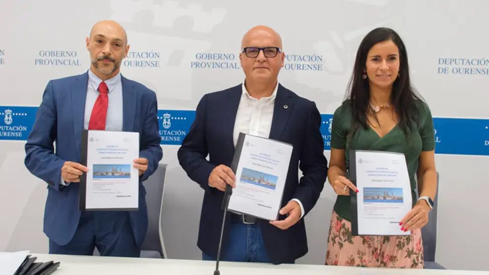 Sergio Prieto, Manuel Baltar y Patricia Garcia en la presentaci&oacute;n del informe de comercio exterior en Ourense./A.PAZ.