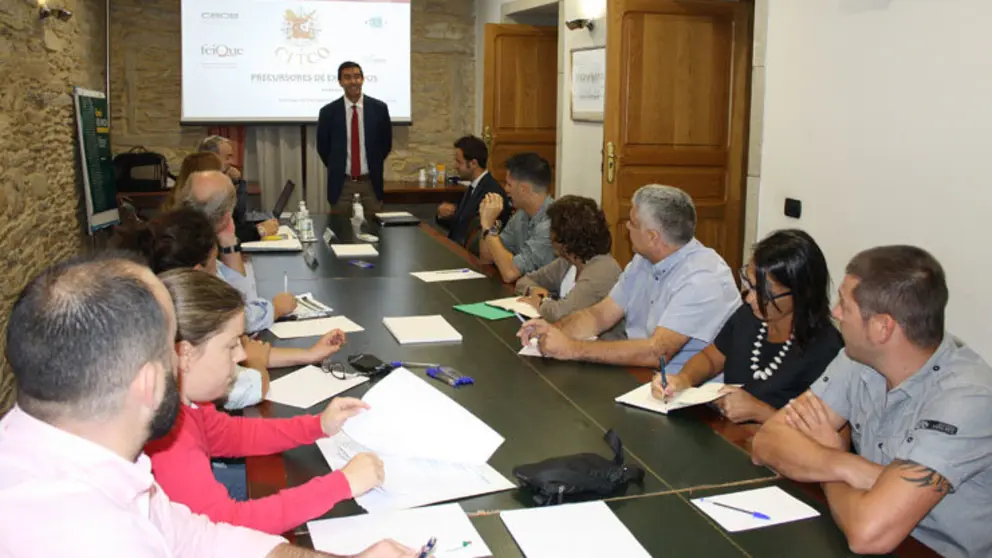 Distintas empresas del mundo de la industria qu&iacute;mica participaron en la Jornada de Precursores de Explosivos, en la CEG.