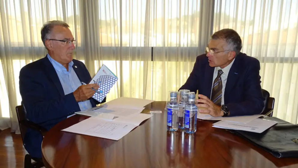 Alfredo Garc&iacute;a, presidente de la Fegamp, y Jos&eacute; Antonio V&aacute;zquez Freire, presidente de Cegasal, en la reuni&oacute;n.