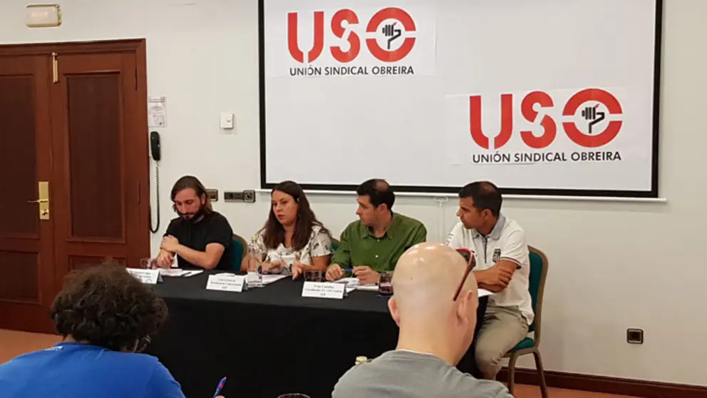 Manuel L&oacute;pez - FEP-USO Galicia / Laura Est&eacute;vez - Staria. Comunicaci&oacute;n USO / Fran Cousillas - FI-USO Galicia / Juan Lemos - FEUSO, presentaron el informe.