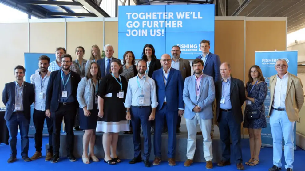 Promotores y socios de la Fishing Accelerator y representantes de las startups participantes, en la presentaci&oacute;n en Conxemar.